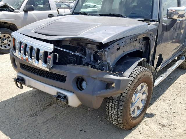 5GTEN13E388136147 - 2008 HUMMER H3 GRAY photo 9