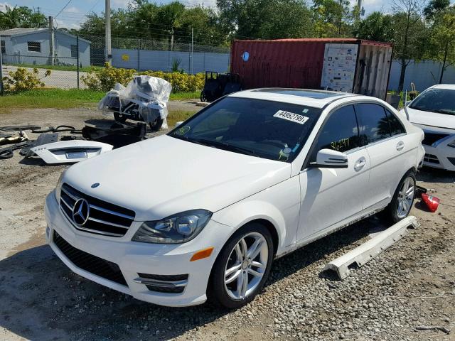 WDDGF4HB0ER319563 - 2014 MERCEDES-BENZ C 250 WHITE photo 2