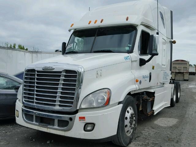 1FUJGLDR3DLFD7256 - 2013 FREIGHTLINER CASCADIA 1 WHITE photo 2