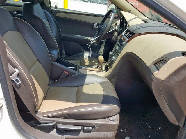 1G1ZE5E72AF238337 - 2010 CHEVROLET MALIBU LTZ თეთრი ფოტო 5