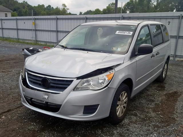 2V8HW44139R601373 - 2009 VOLKSWAGEN ROUTAN S SILVER photo 2