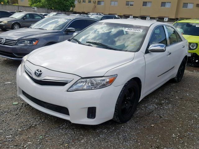 4T1BB3EK3BU142185 - 2011 TOYOTA CAMRY HYBR WHITE photo 2