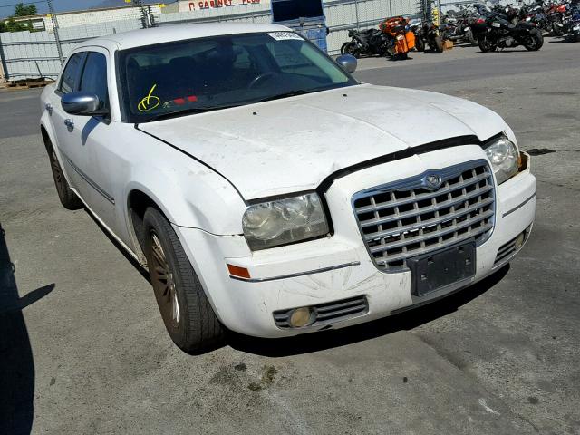 2C3CA5CV2AH255622 - 2010 CHRYSLER 300 TOURIN WHITE photo 1