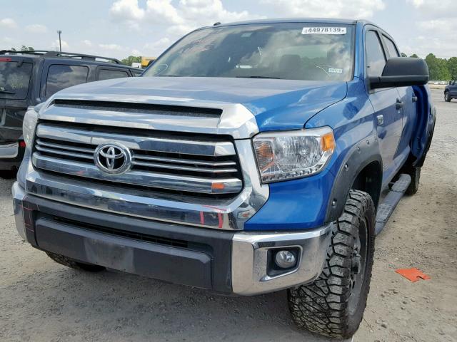 5TFEW5F19GX192828 - 2016 TOYOTA TUNDRA CRE BLUE photo 2