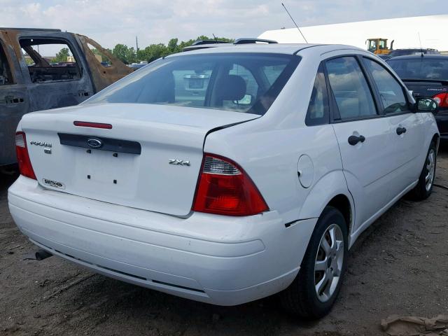 1FAFP34N65W300892 - 2005 FORD FOCUS ZX4 WHITE photo 4