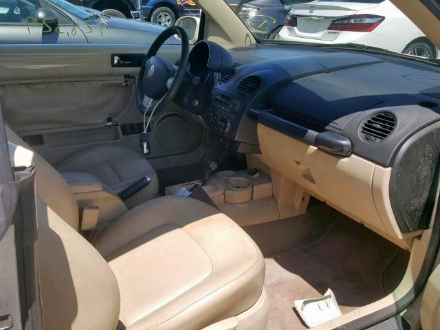 3VWCK21Y33M318703 - 2003 VOLKSWAGEN NEW BEETLE კრემისფერი ფოტო 5