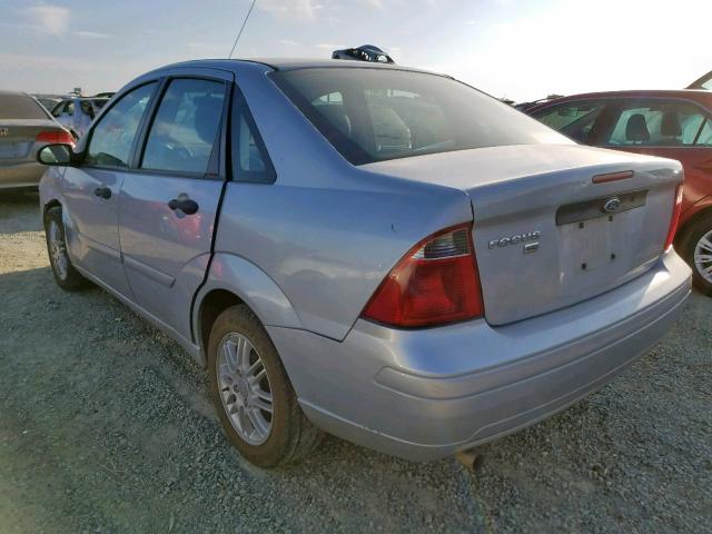 1FAFP34N17W237526 - 2007 FORD FOCUS ZX4 SILVER photo 3