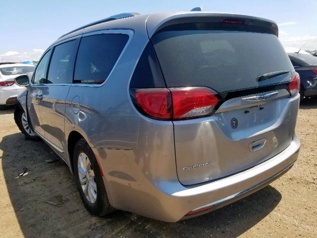 2C4RC1BG8JR291370 - 2018 CHRYSLER PACIFICA T SILVER photo 3