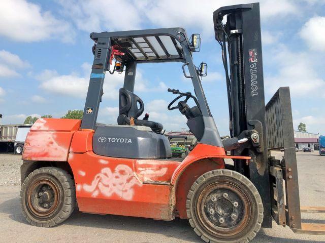 60975 - 2005 TOYOTA FORKLIFT RED photo 1