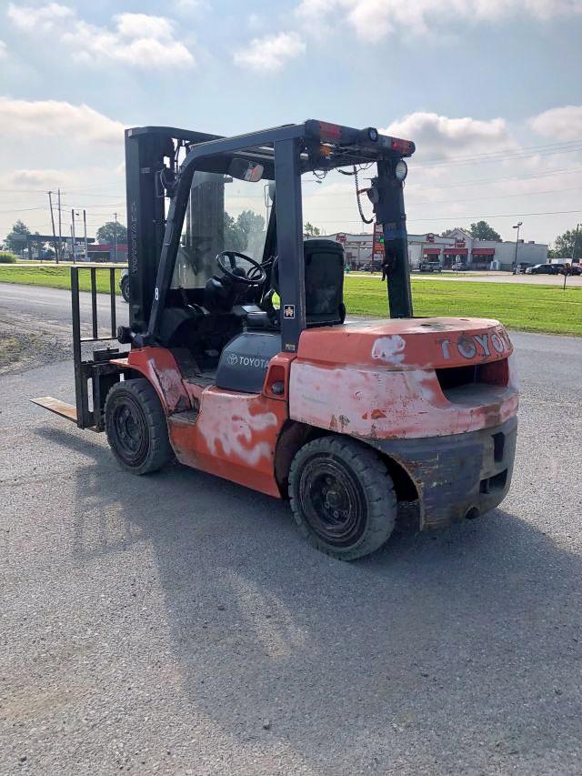 60975 - 2005 TOYOTA FORKLIFT RED photo 3