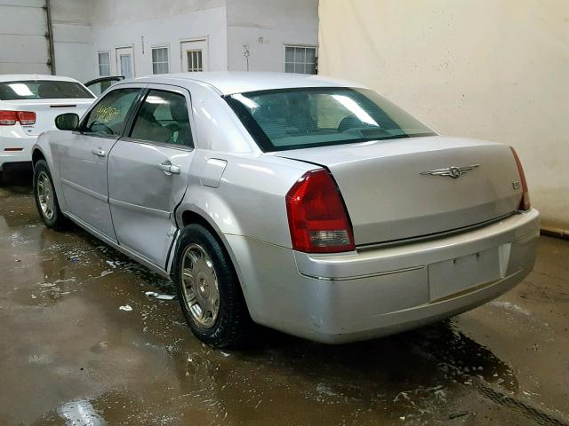 2C3JA53G35H516643 - 2005 CHRYSLER 300 TOURIN SILVER photo 3