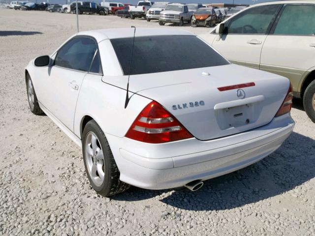 WDBKK65F61F181766 - 2001 MERCEDES-BENZ SLK 320 WHITE photo 3