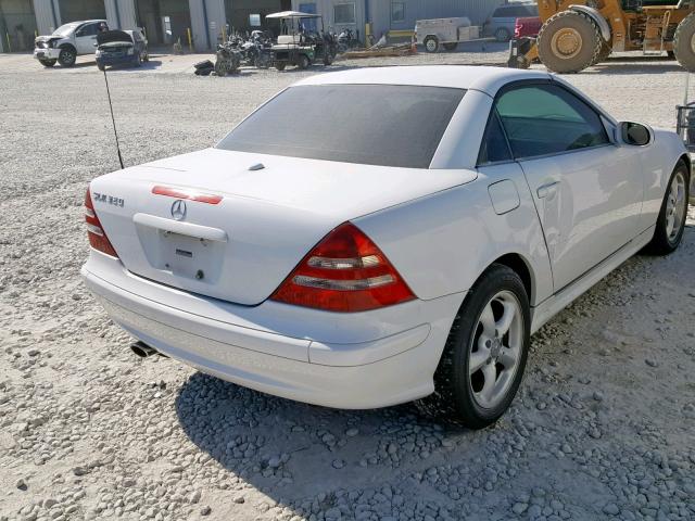 WDBKK65F61F181766 - 2001 MERCEDES-BENZ SLK 320 WHITE photo 4