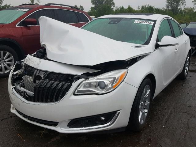 2G4GR5GXXH9132989 - 2017 BUICK REGAL PREM WHITE photo 2