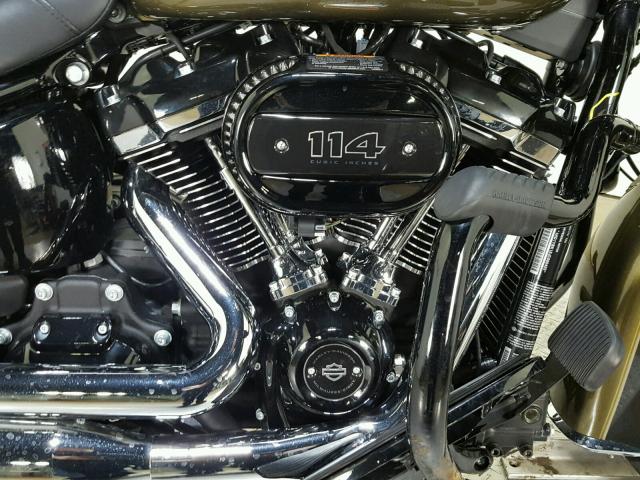 1HD1YBK12JC080429 - 2018 HARLEY-DAVIDSON FLHCS HERI GREEN photo 11