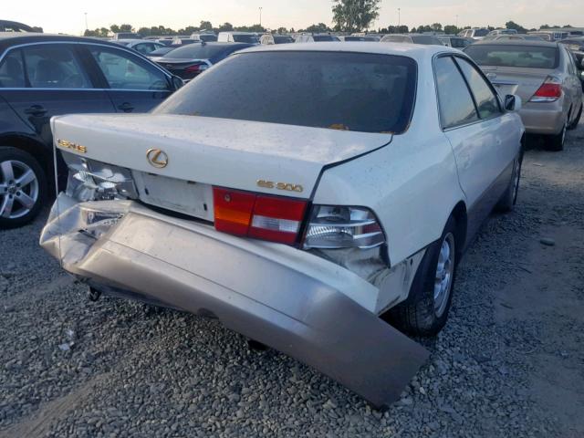 JT8BF22GXV0046258 - 1997 LEXUS ES 300 WHITE photo 4