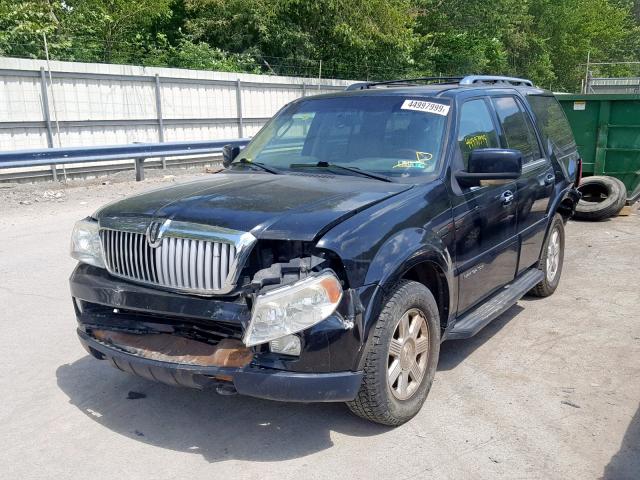 5LMFU285X6LJ30006 - 2006 LINCOLN NAVIGATOR შავი ფოტო 2