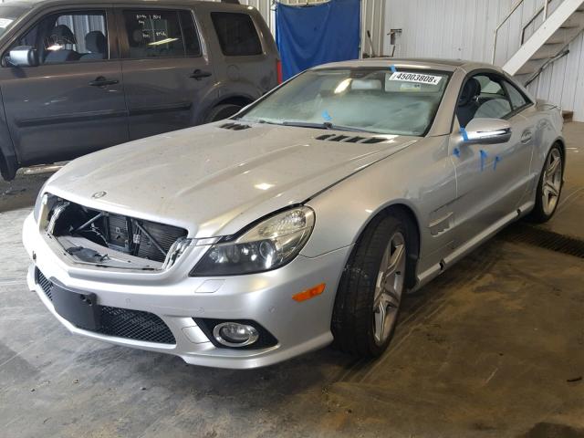 WDBSK7BA8BF164841 - 2011 MERCEDES-BENZ SL 550 SILVER photo 2