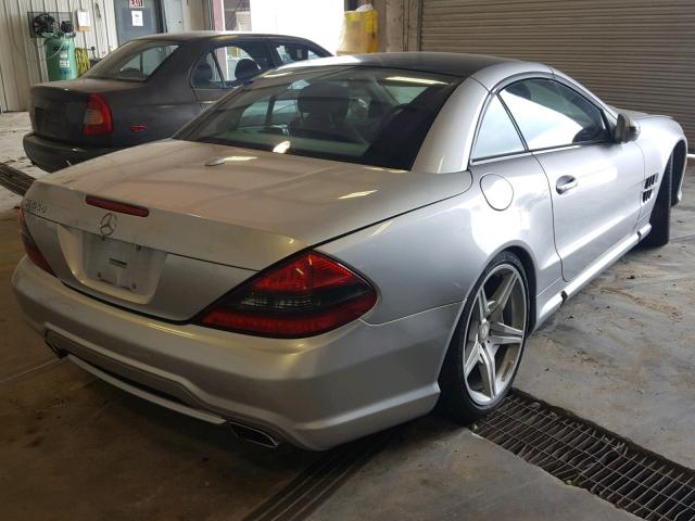 WDBSK7BA8BF164841 - 2011 MERCEDES-BENZ SL 550 SILVER photo 4