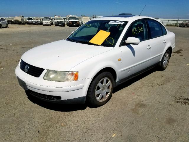 WVWPD63B9XE495220 - 1999 VOLKSWAGEN PASSAT GLX WHITE photo 2