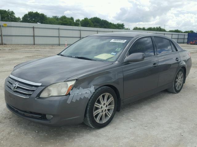 4T1BK36B45U042583 - 2005 TOYOTA AVALON XL GRAY photo 2