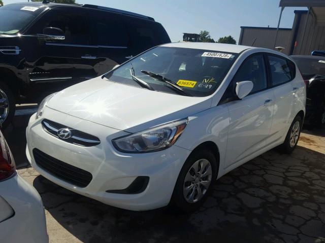 KMHCT5AE5FU224163 - 2015 HYUNDAI ACCENT GS WHITE photo 2