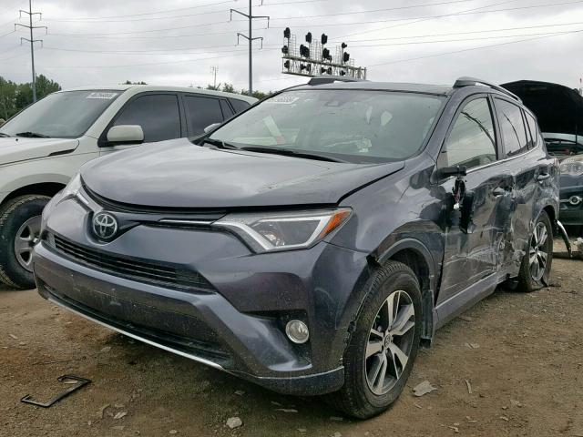 JTMRFREV4JD225319 - 2018 TOYOTA RAV4 ADVEN GRAY photo 2