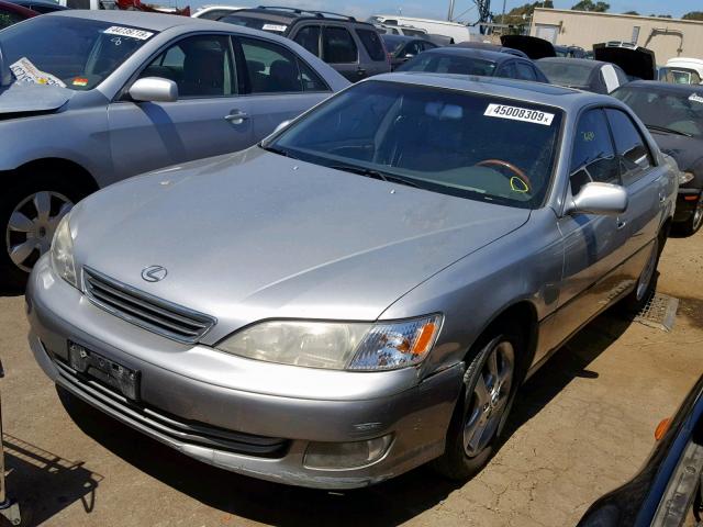 JT8BF28G715111622 - 2001 LEXUS ES 300 GRAY photo 2