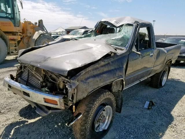 JT4RN65S7E5022917 - 1984 TOYOTA PICKUP RN6 BLACK photo 2