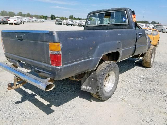 JT4RN65S7E5022917 - 1984 TOYOTA PICKUP RN6 BLACK photo 4