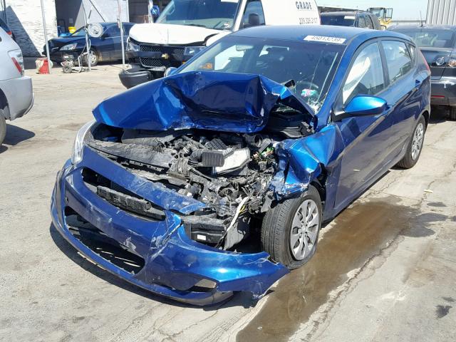 KMHCT5AE7HU312750 - 2017 HYUNDAI ACCENT SE BLUE photo 2