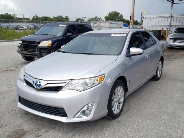 4T1BD1FK8DU065491 - 2013 TOYOTA CAMRY HYBR SILVER photo 2