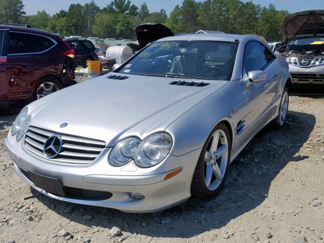 WDBSK75F15F103682 - 2005 MERCEDES-BENZ SL 500 SILVER photo 2