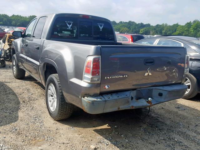 1Z7HC28K36S574329 - 2006 MITSUBISHI RAIDER LS GRAY photo 3