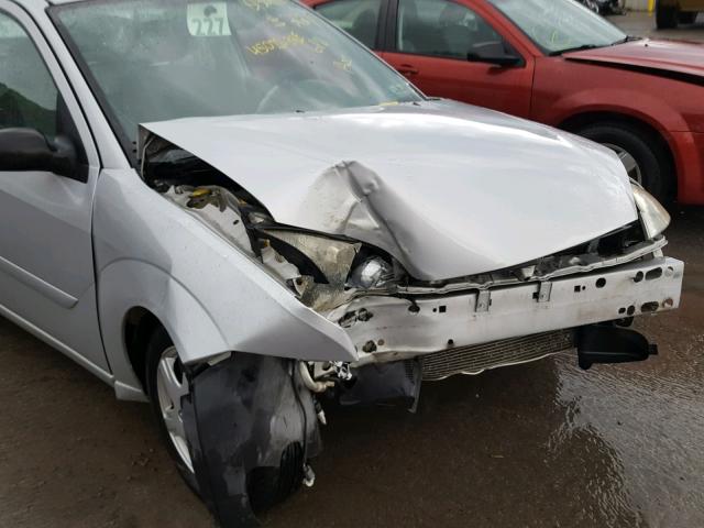 1FAFP34N17W309549 - 2007 FORD FOCUS ZX4 SILVER photo 9