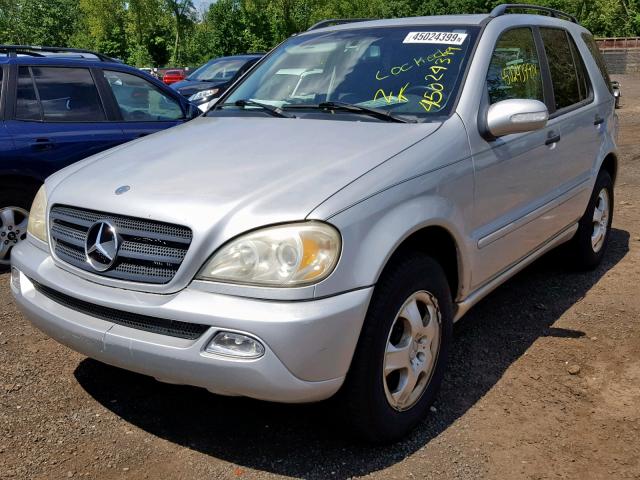 4JGAB54E93A399440 - 2003 MERCEDES-BENZ ML 320 SILVER photo 2