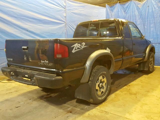 1GCCT19W3Y8304261 - 2000 CHEVROLET S TRUCK S1 BLACK photo 4