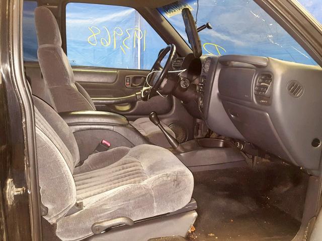 1GCCT19W3Y8304261 - 2000 CHEVROLET S TRUCK S1 BLACK photo 5