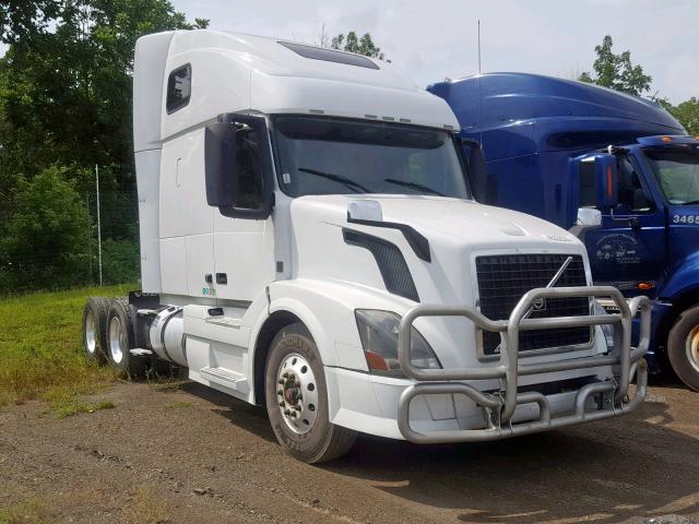 4V4NC9EH8FN177783 - 2015 VOLVO VN VNL WHITE photo 1