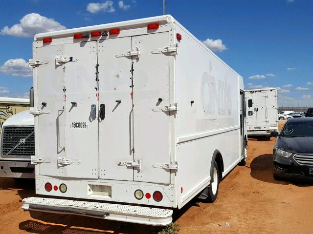 4UZAANBW13CM25306 - 2003 FREIGHTLINER CHASSIS M WHITE photo 4