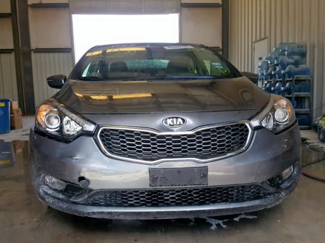 KNAFX4A82G5485690 - 2016 KIA FORTE EX GRAY photo 9