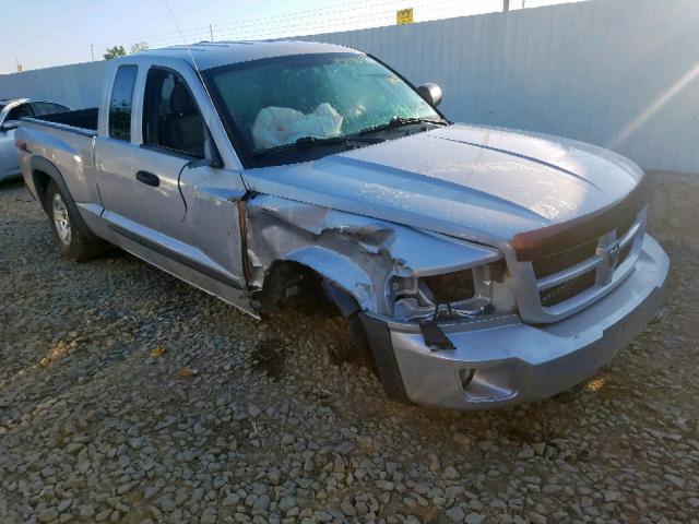 1D7HW72K28S554784 - 2008 DODGE DAKOTA TRX SILVER photo 1