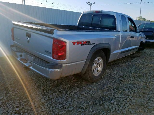 1D7HW72K28S554784 - 2008 DODGE DAKOTA TRX SILVER photo 4