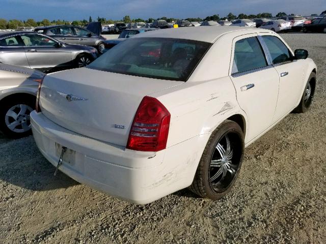 2C3KA43R47H808093 - 2007 CHRYSLER 300 WHITE photo 4