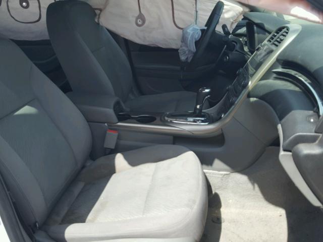 1G11A5SA4DF238868 - 2013 CHEVROLET MALIBU LS WHITE photo 5