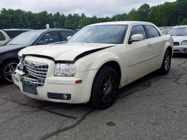 2C3LK53G48H118092 - 2008 CHRYSLER 300 TOURIN WHITE photo 2