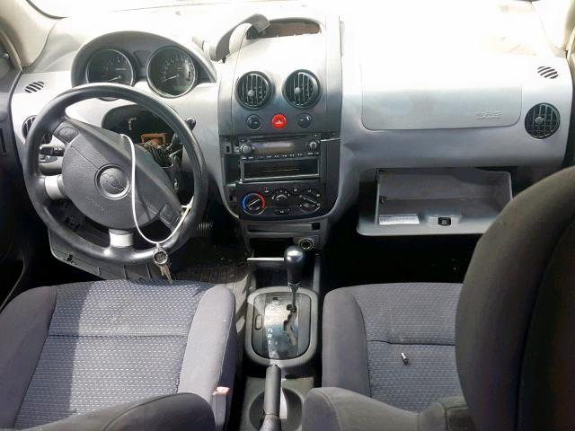 KL1TD66606B685380 - 2006 CHEVROLET AVEO BASE Күміс фото 9