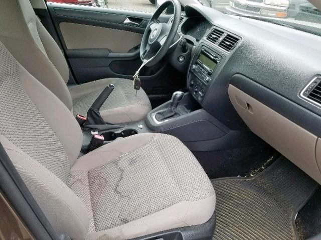 3VW2K7AJ9BM091415 - 2011 VOLKSWAGEN JETTA BASE 棕色 照片 5