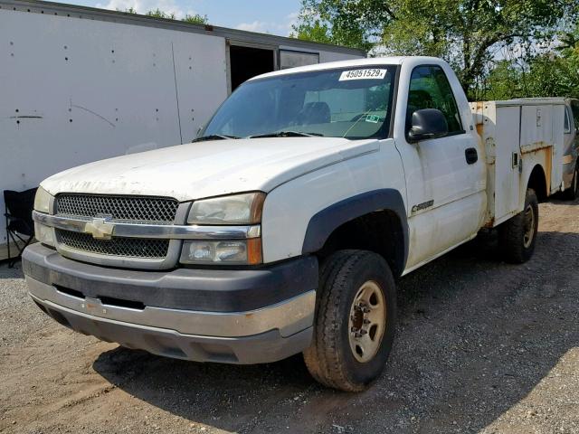 1GBHC24U94E232192 - 2004 CHEVROLET SILVERADO WHITE photo 2