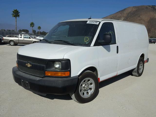 1GCSGAFX8E1110035 - 2014 CHEVROLET EXPRESS G1 WHITE photo 2